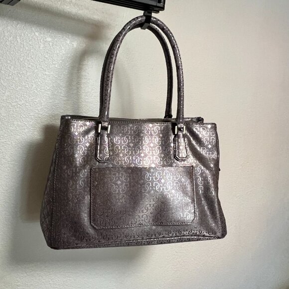 Guess Like New Shimmering Silver Quilted Purse - Picture 6 of 16